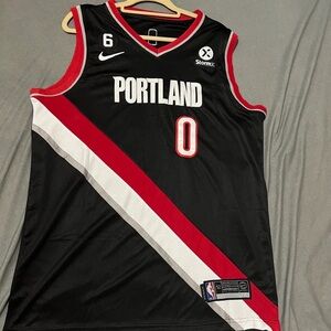 Damian lilard jersey NWT signed jersey ( read description)